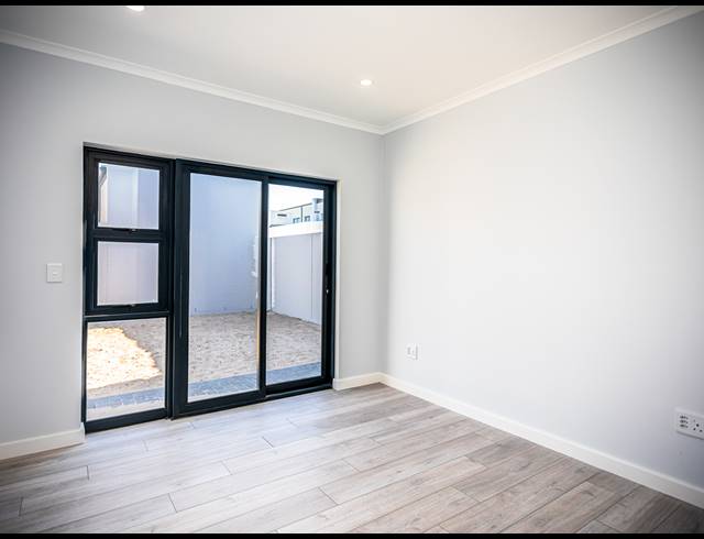 4 BEDROOM FREEHOLD FOR SALE IN SANDOWN